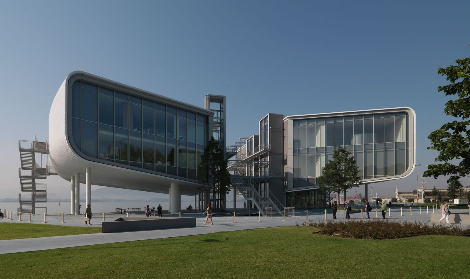 Centro Botín junto a la bahía de Santander